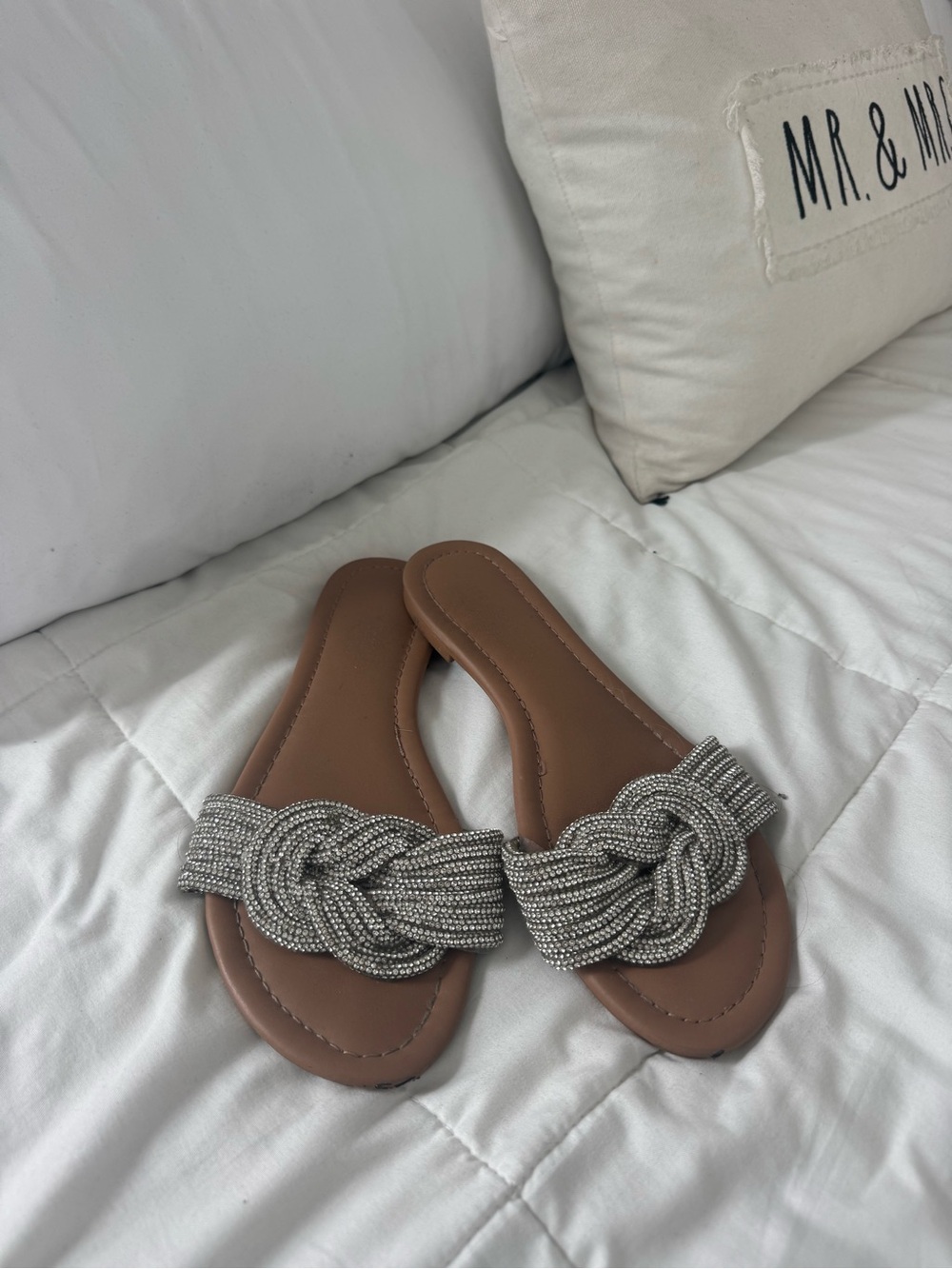 JUICY COUTURE Women’s Tan Slide Sandals with Silver Beaded Knot